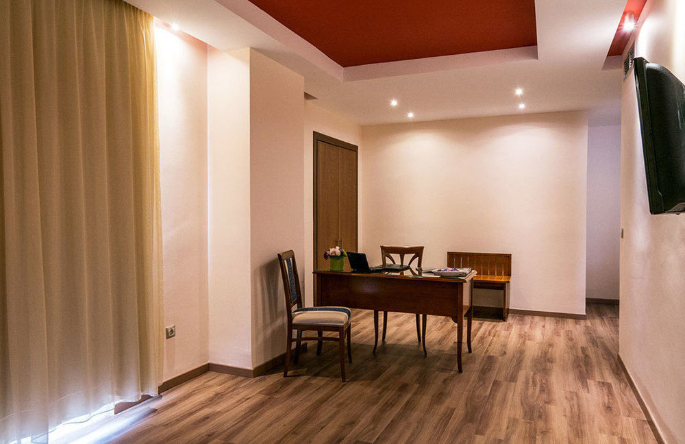 Oasis Hotel apartamentos Atenas Exterior foto